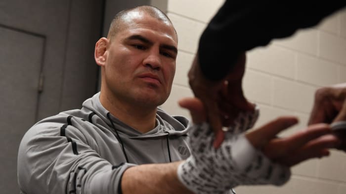 cain-velasquez-lucha-libre-aaa-triplemania-debut.jpg
